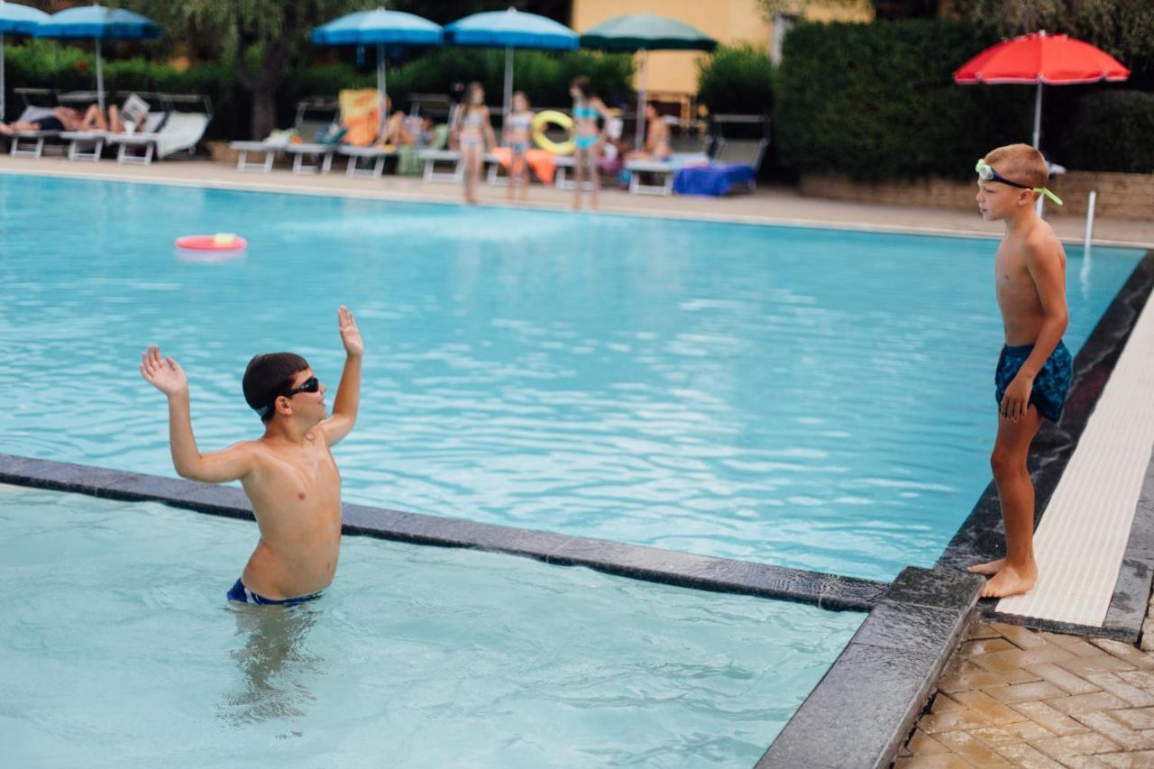Villaggio Turistico Camping Il Fontino Scarlino Ngoại thất bức ảnh